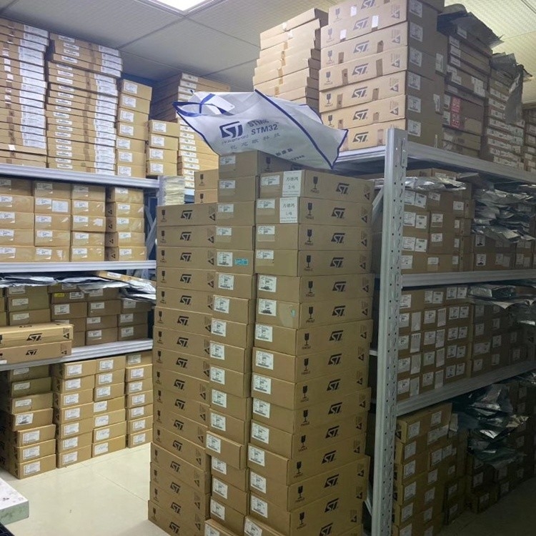 標準的な集積回路SOIC-8の構成の電子部品MCUの腕ICのChuangyunxinyuanの原物はVIPER22ASTR-Eを欠く