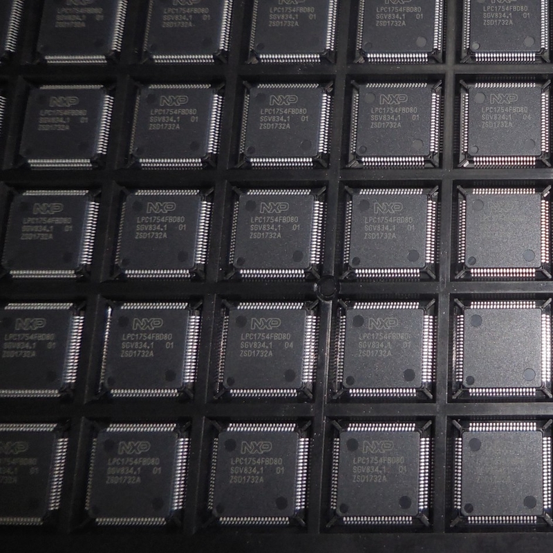 未使用LPC1754FBD80 QFP80の集積回路の破片ICのマイクロ制御回路真新しい原物